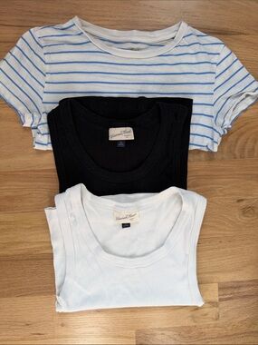 Universal Thread set of 3 shirts sleeveless and short sleeves women's size XS
